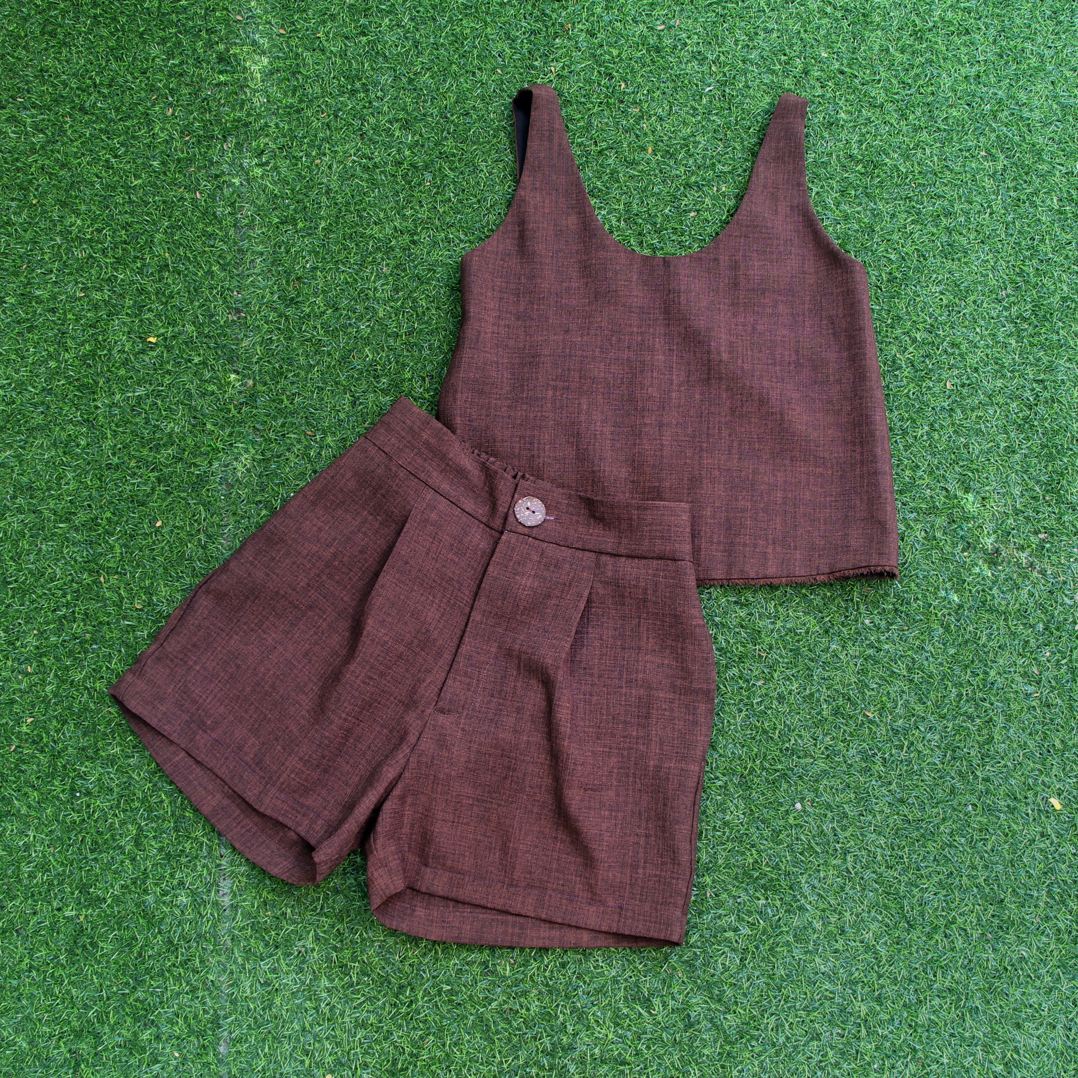 Amigas Shorts in Espresso